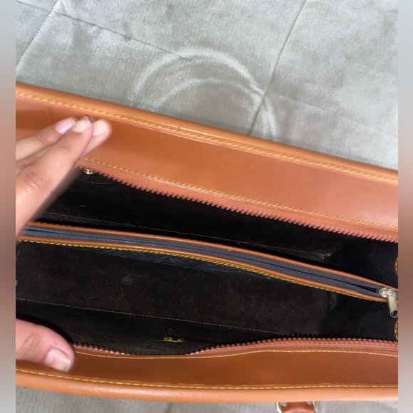 Vintage Carina International Waterproof Leather - Picture 2 of 7